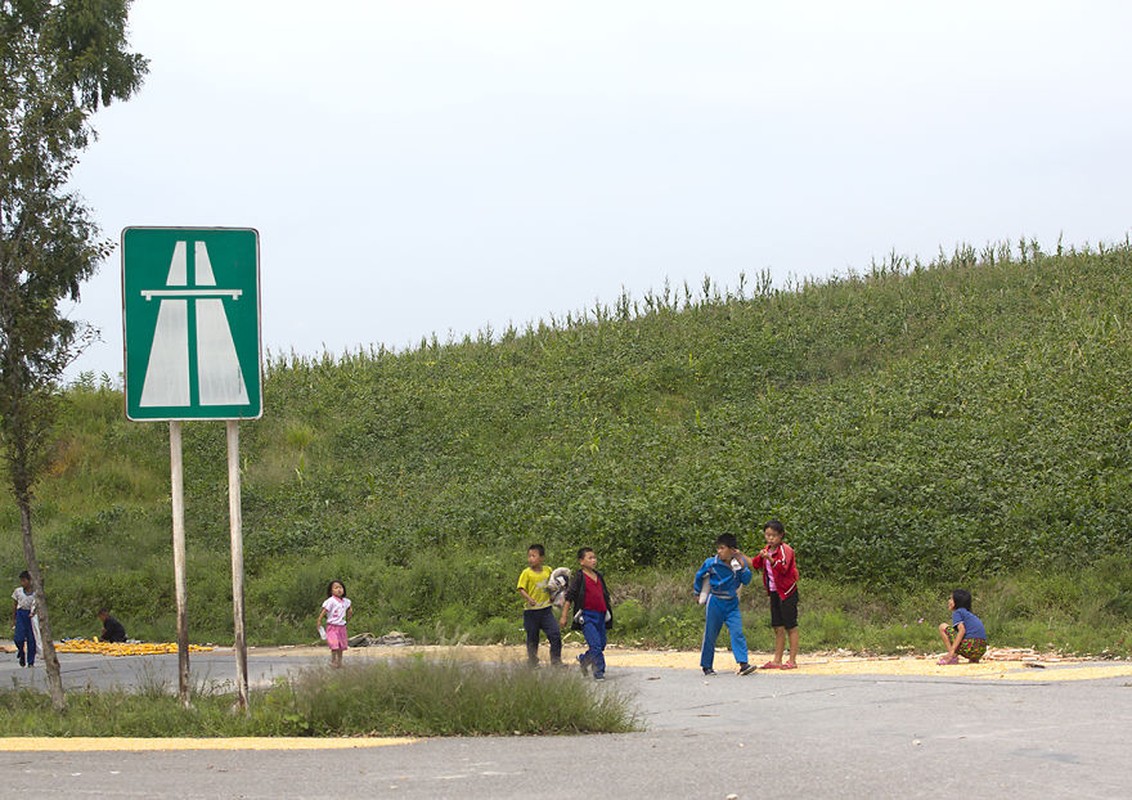 Ngo ngang canh hai ben duong cao toc o Trieu Tien-Hinh-10